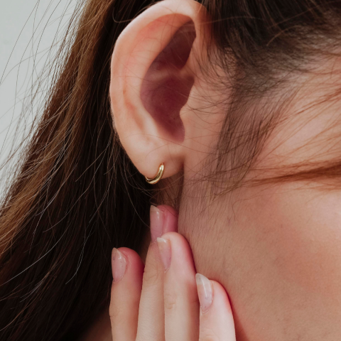 TINY ORION HOOP EARRINGS (7MM)